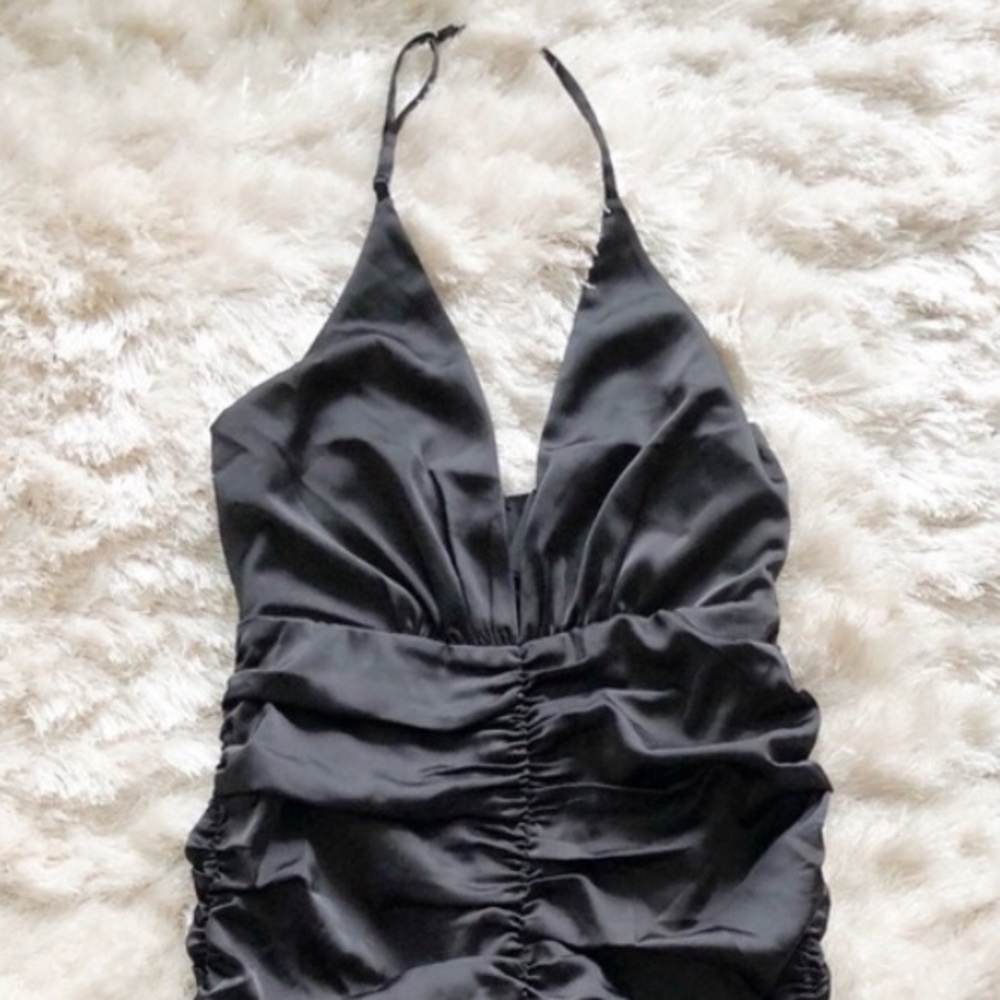 NBD Revolve U Fancy Huh Black Ruched Halter Satin Plunge V-Neck Dress Formal XS - Picture 4 of 7